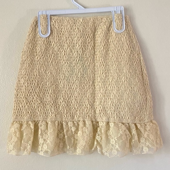 Cream Ruffled lace frill hem overlap detail shirred pencil mini skirt. PRETTY!😍 - Picture 13 of 16